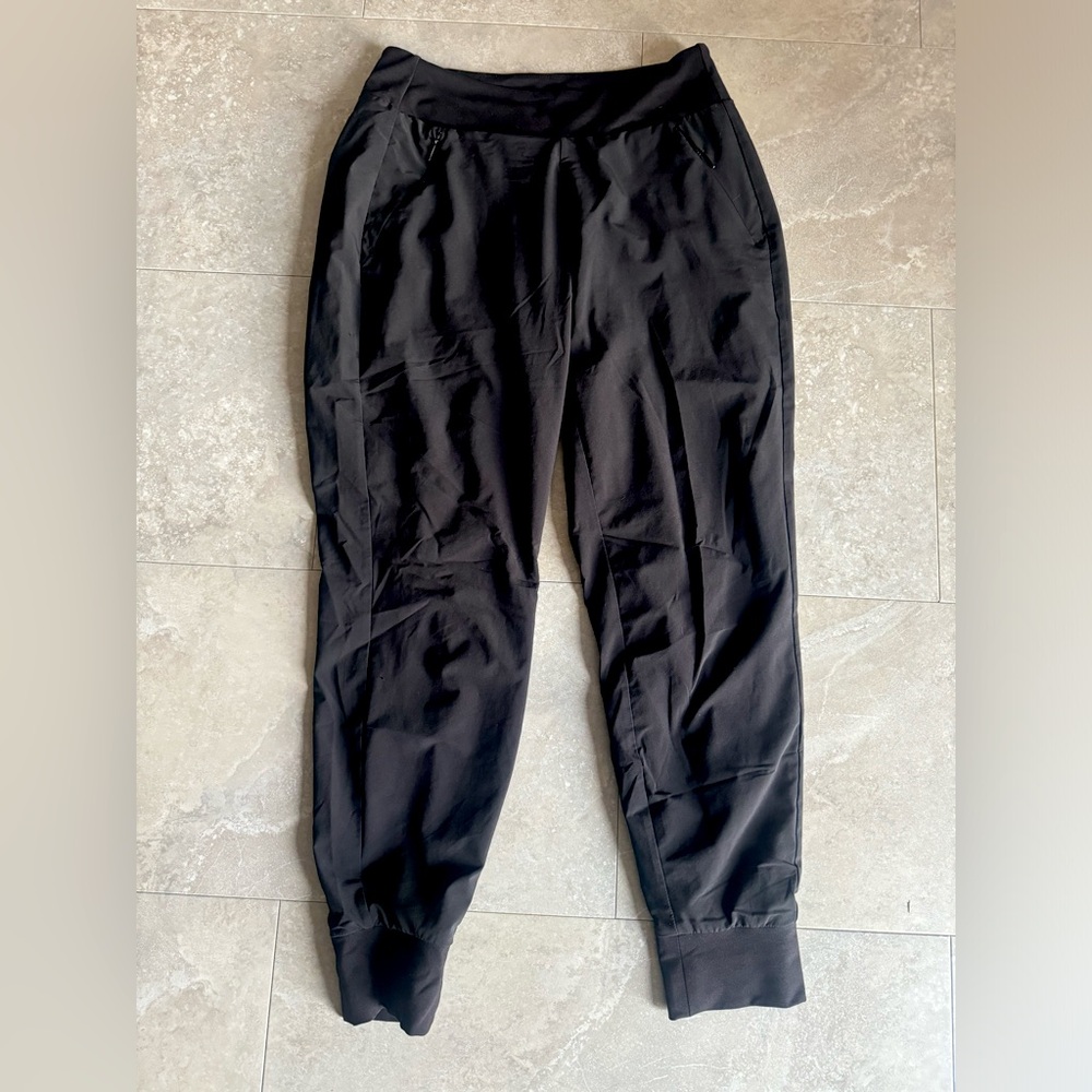 ATHLETA JOGGERS SIZE 6